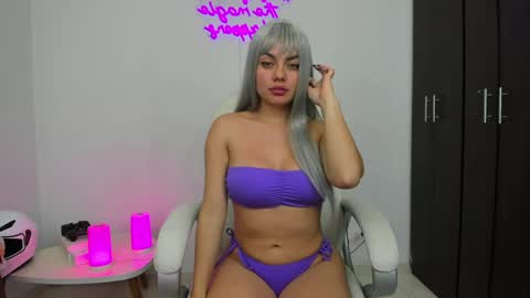 Mia online show from 01-09-25, 02:54