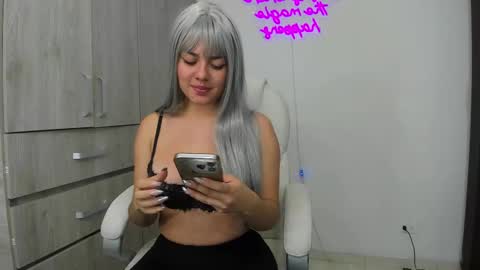 Mia online show from 02-22-25, 03:23