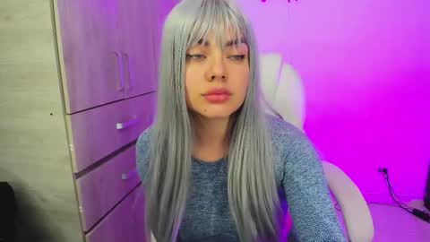 Mia online show from 11-05-25, 02:55