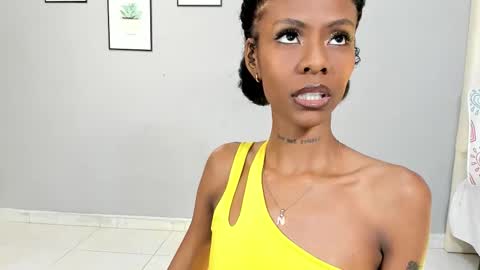 Mia online show from 03-12-25, 02:56