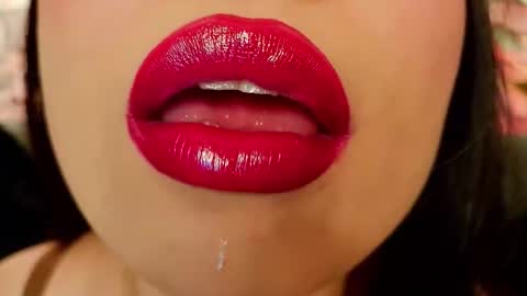 Mia online show from 11-23-25, 05:18