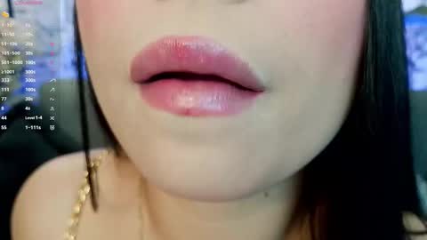 Mia online show from 12-04-25, 12:09