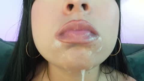 Mia online show from 05-08-26, 10:37