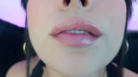 Mia online show from 05-14-26, 10:49