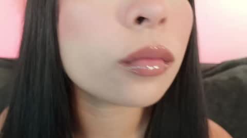 Mia online show from 05-27-26, 11:35