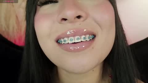 Mia online show from 06-12-26, 01:15