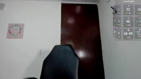Mia online show from 05-14-26, 04:52