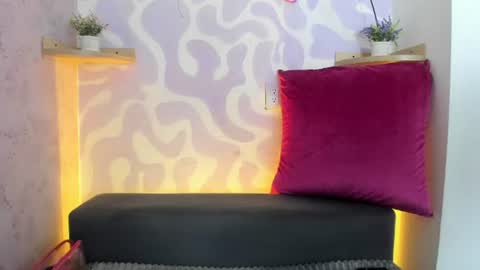 Mia . online show from 06-08-26, 01:22