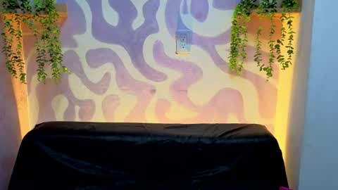 Mia . online show from 06-17-26, 12:29