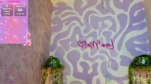 Mia . online show from 06-26-26, 12:31