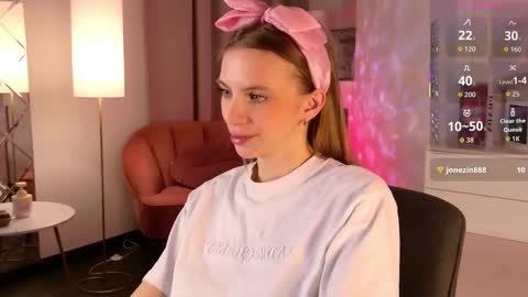 Mia online show from 02-21-26, 06:36