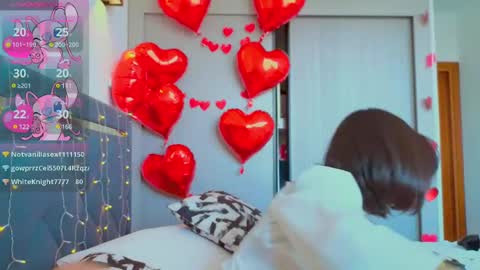 Mia online show from 02-17-25, 05:36