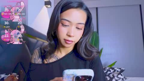 Mia online show from 11-12-25, 03:34