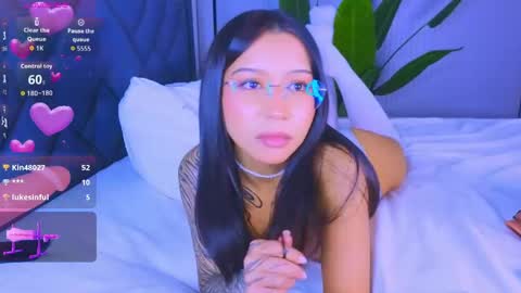 Mia online show from 05-13-26, 09:00