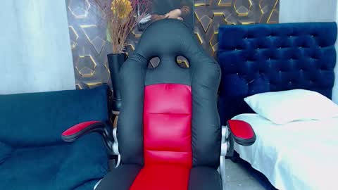 Snapshot of mia_skinny_2 chatting on 10-18-25, 04:41 MIA online show from 10-18-25, 04:41