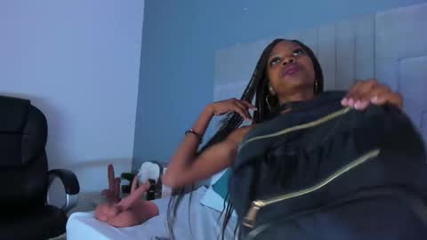 Snapshot of mia_smith_x chatting on 10-18-25, 07:36 mia_smith_x online show from 10-18-25, 07:36