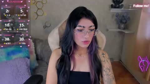 Mia online show from 06-08-26, 01:33