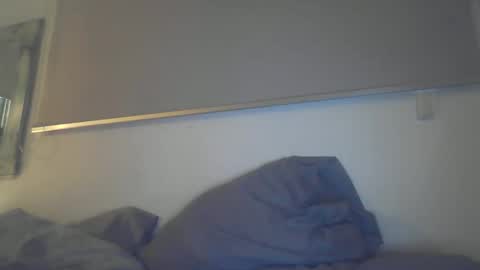 Mia online show from 03-25-26, 10:05