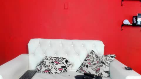 Mia sophiia online show from 03-04-25, 07:08
