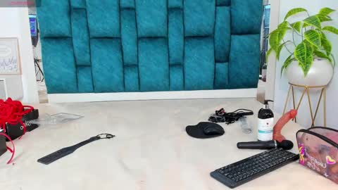 Mia sophiia online show from 03-06-25, 08:52