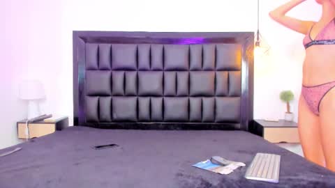 Mia sophiia online show from 09-12-25, 04:34