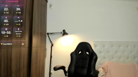 Mia online show from 02-02-26, 12:15