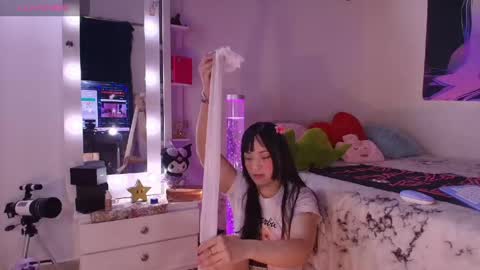 Mia  online show from 05-19-26, 01:22