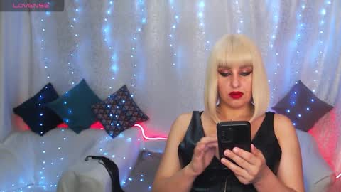 mia_sunn online show from 09-11-25, 01:39