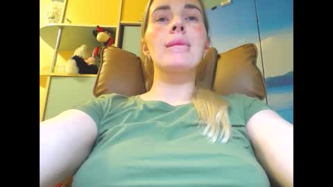 Snapshot of mia_sunnyy chatting on 04-12-26, 07:30 Mia. online show from 04-12-26, 07:30