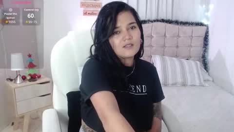 Mia  online show from 12-23-25, 04:10