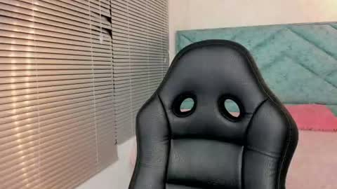 Snapshot of mia_velmont chatting on 06-20-26, 01:52 Miaaa online show from 06-20-26, 01:52