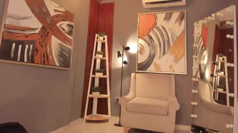 Mia online show from 05-21-26, 10:55