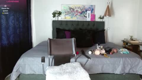 MIA  online show from 10-05-25, 02:15