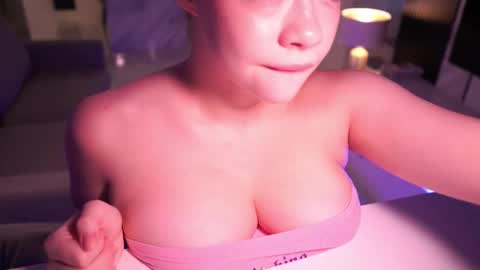 VixenMia online show from 10-08-25, 03:26