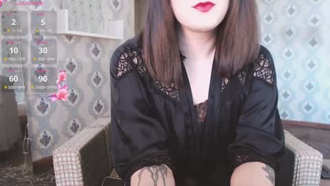 mia_wallase online show from 12-17-24, 10:34
