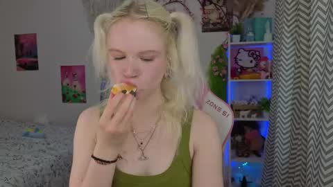 Mia online show from 05-09-26, 03:34