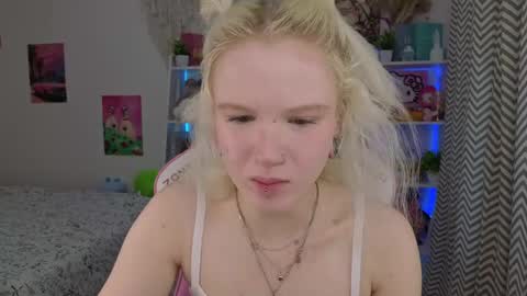 Mia online show from 05-12-26, 03:14