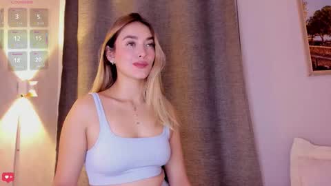 Mia White  online show from 11-20-25, 01:22