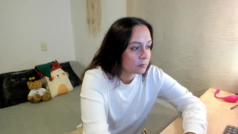 Mia   online show from 12-24-24, 08:49