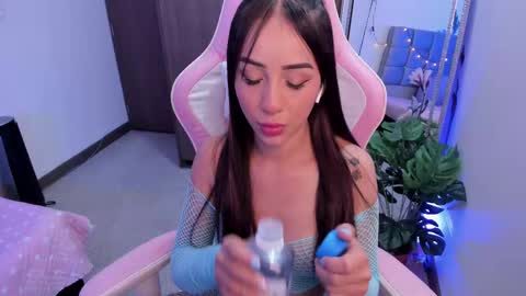 Snapshot of miaa_06 chatting on 02-19-25, 01:40 mia nicolle online show from 02-19-25, 01:40