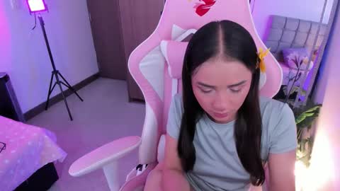 Snapshot of miaa_06 chatting on 10-17-25, 08:55 mia nicolle online show from 10-17-25, 08:55