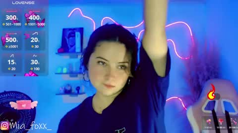 Mia online show from 03-01-25, 05:09