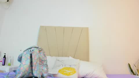 Mia  online show from 10-04-25, 12:03