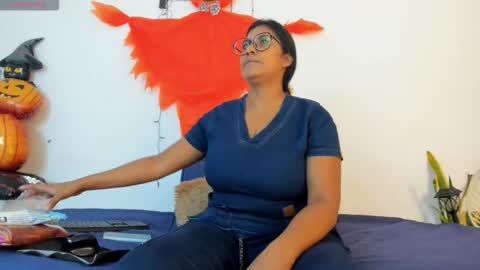 Mia  online show from 10-20-25, 12:16