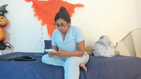 Mia  online show from 10-21-25, 12:17