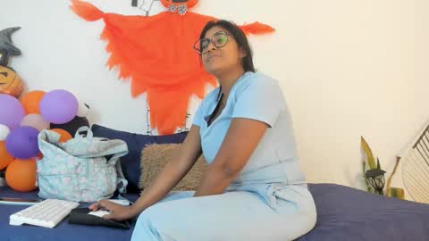 Mia  online show from 10-23-25, 11:53