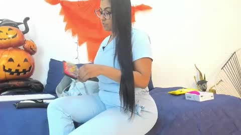 Mia  online show from 10-27-25, 12:31