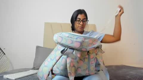 Mia  online show from 11-04-25, 12:37