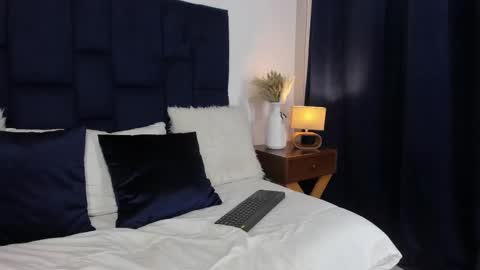 Mia online show from 02-12-25, 02:21