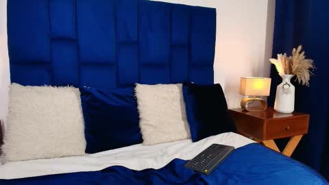 Mia online show from 10-14-25, 06:52